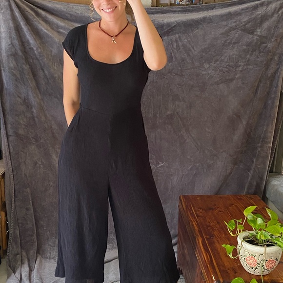 Black jumpsuit from Anthropologie - Picture 16 of 17